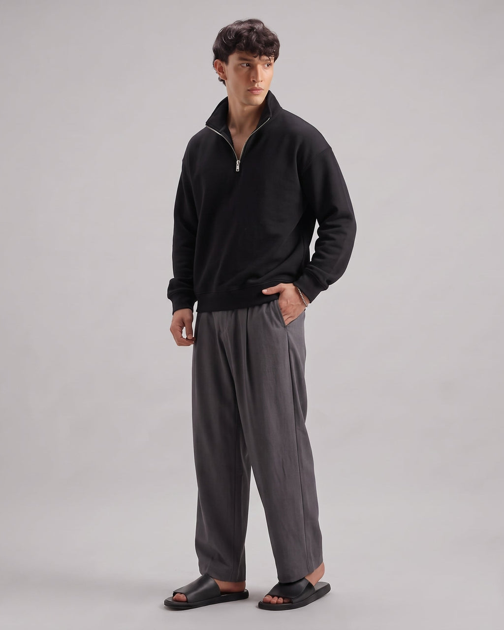 Classic Quater Zipper Black